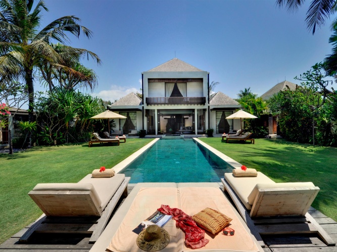 4 Bedrooms Villa beachfront
