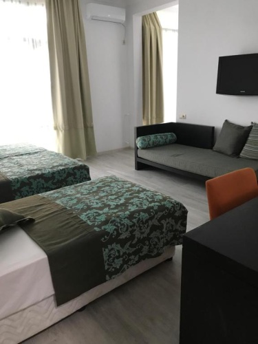 Standard Triple room with balcony