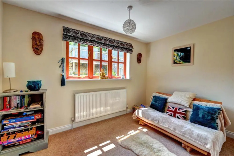 28 Barnes Meadow