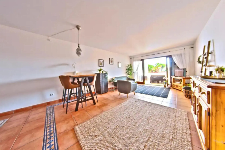 Apartamento en complejo con piscina