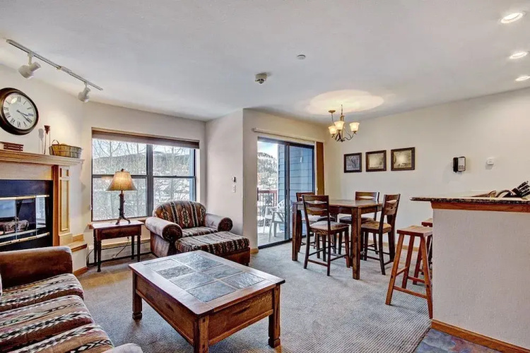 River Mtn Lodge E320