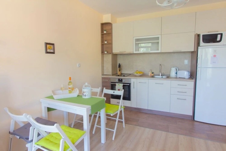 1 Bedroom Luxury Apartment with city view