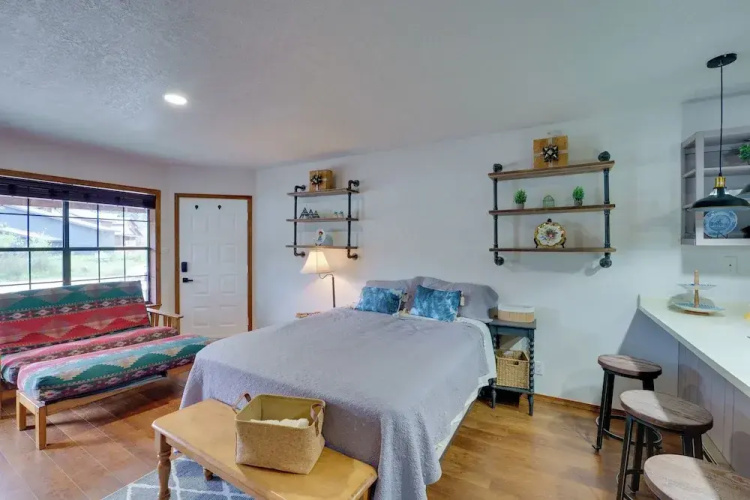 Ski Slope & Mtn Views: Waterfront Red River Studio