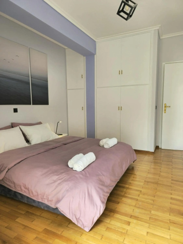 Newly Renovated Garden view apartment!!