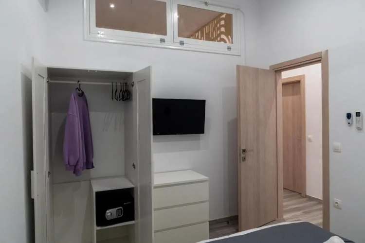 Central Suites Aegina 2