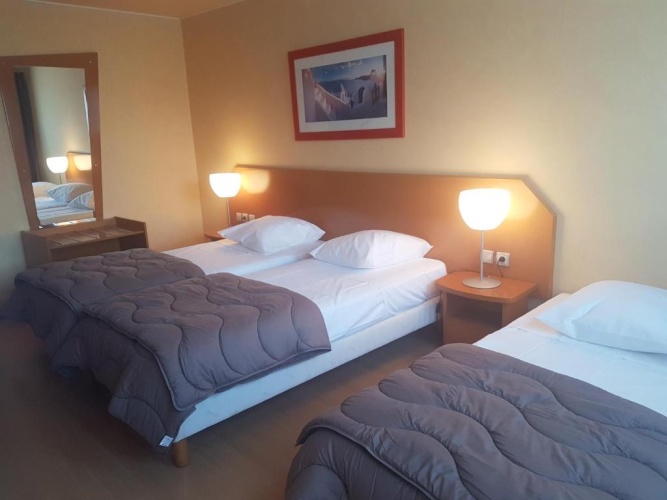 Standard Triple room
