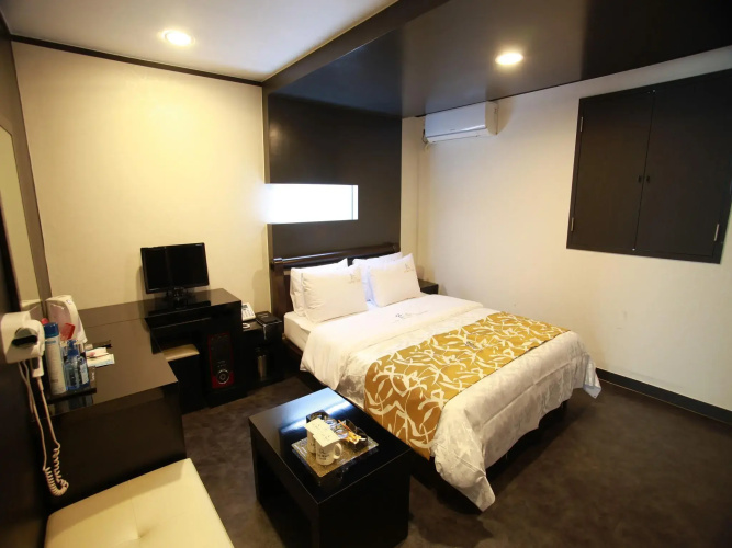 Goodstay Lanuit Hotel