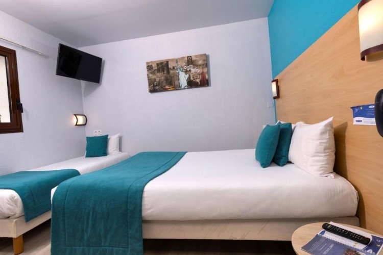 Standard Triple room