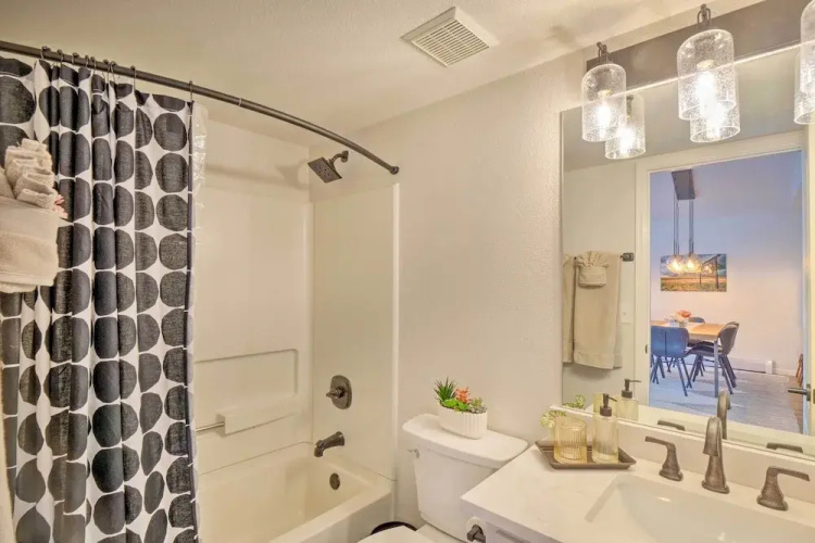 Balcony & Hot Tub Access: Modern Breck Escape!