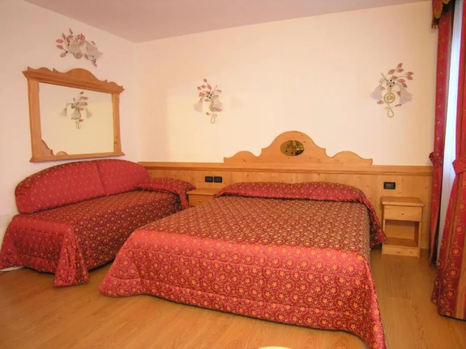 Standard Triple room