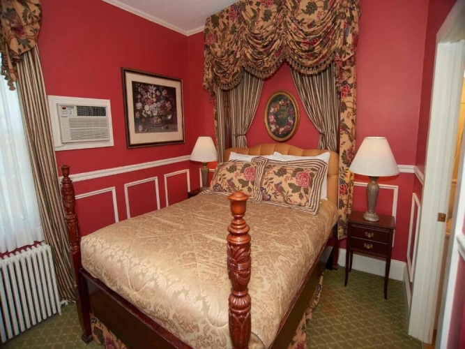 Bellevue Manor
