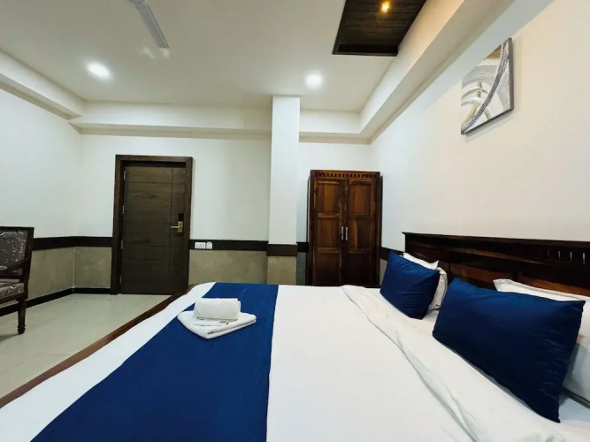 Col's Hotel Uphaar