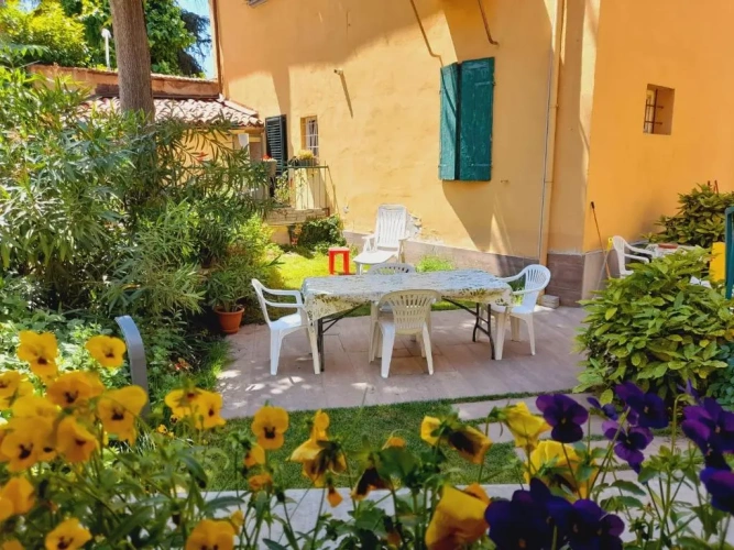 Apartment with garden view