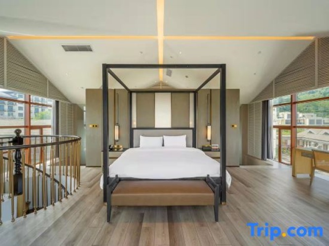 Executive Double Suite with lake view