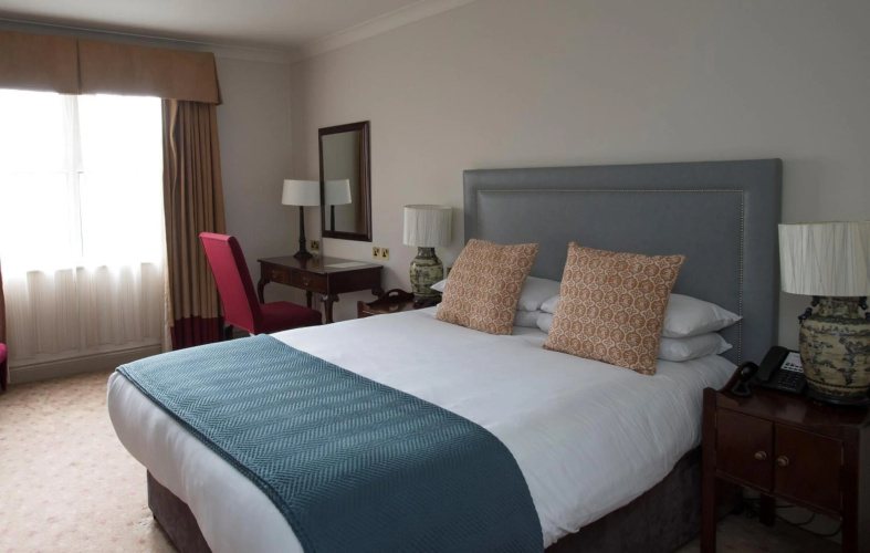 Bush Hotel Farnham