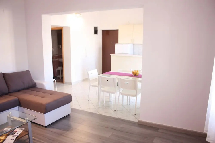 Apartments Miki Pag