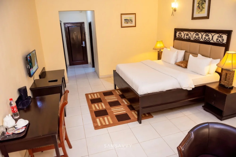 Dees Hotels