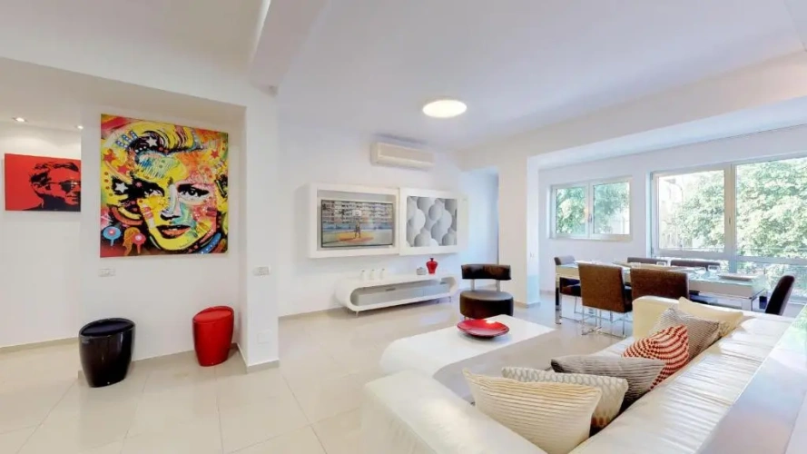 3 Bedrooms Apartment