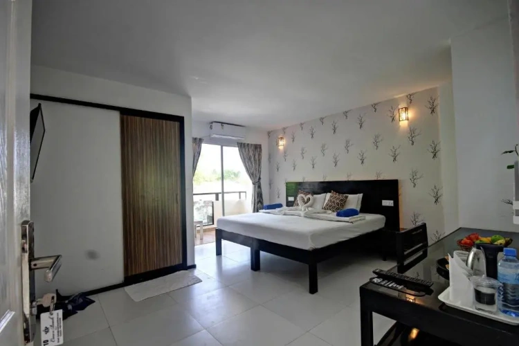 Deluxe Triple room with balcony