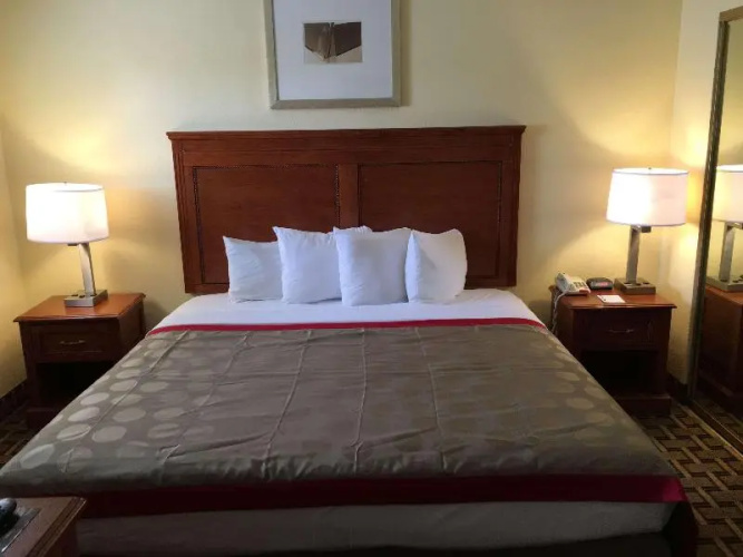 Ramada By Wyndham Tempe Near Asu