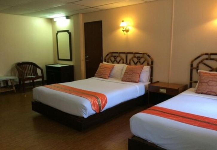 Standard Triple room