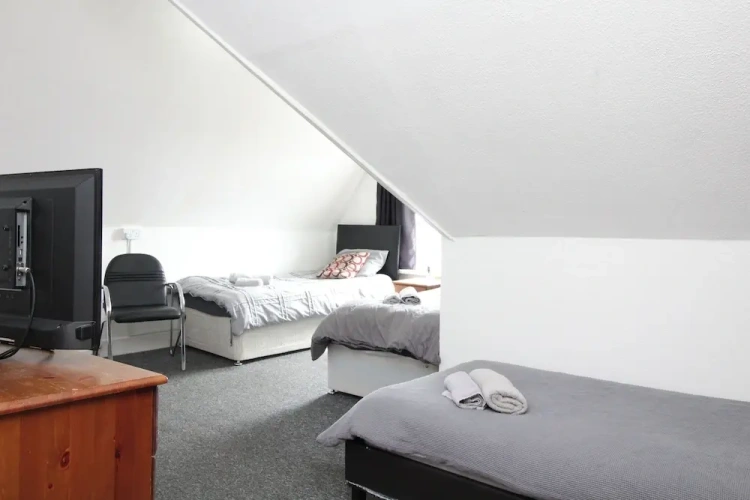 Standard Triple room