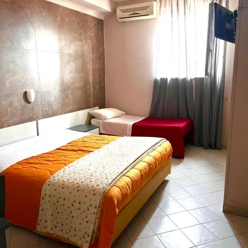 Standard Triple room