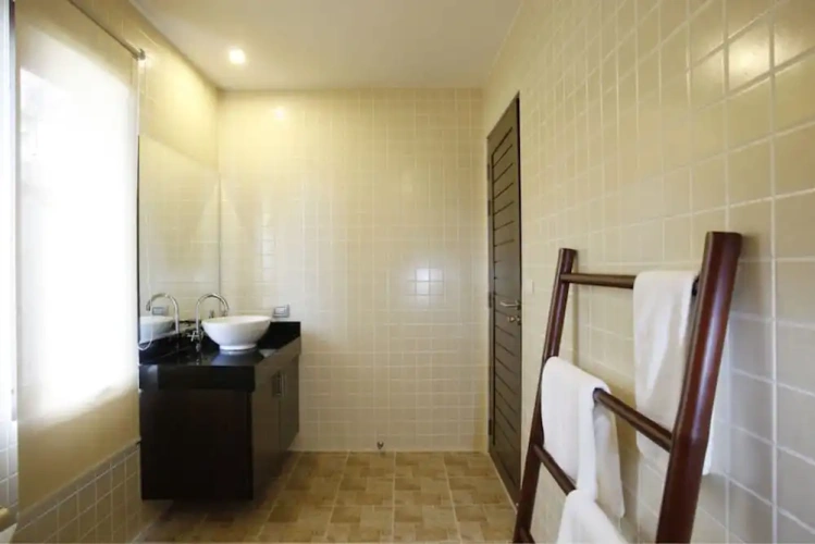 3 Bedrooms Sextuple Villa
