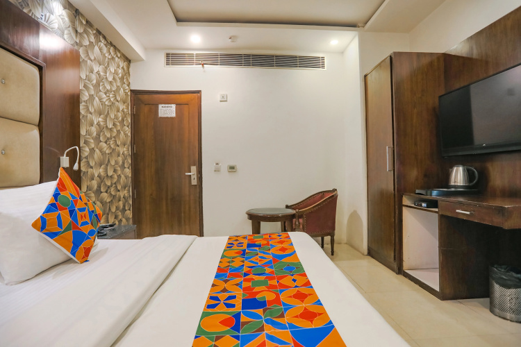 Fabhotel Station I