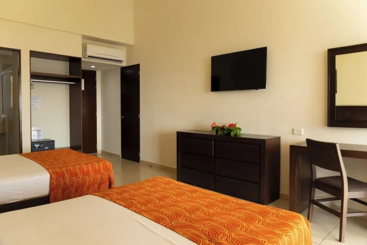 Deluxe room with balcony and with pool view