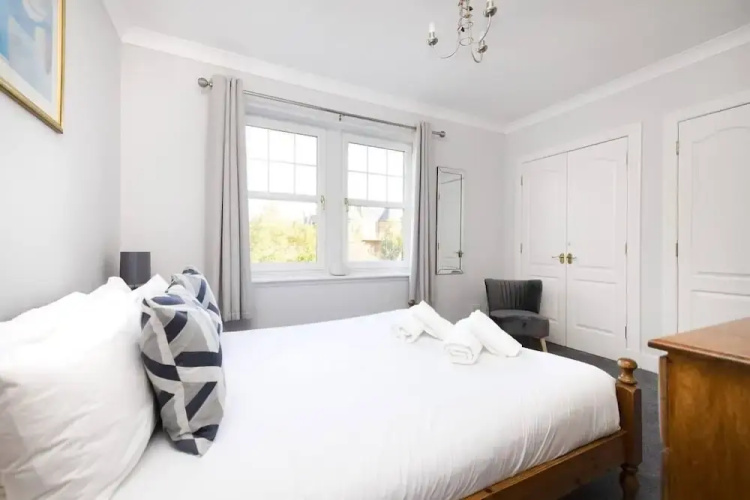 Modern Flat with Free Parking