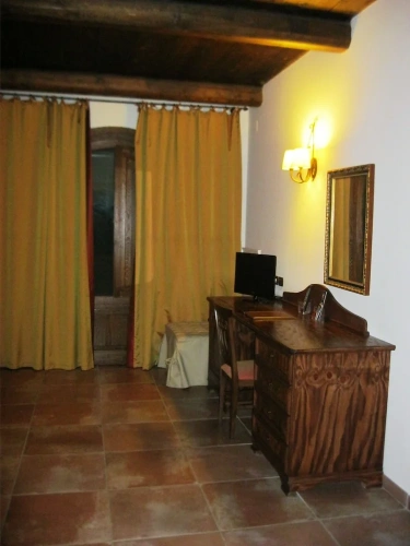 1 Bedroom Standard Quadruple Basement room