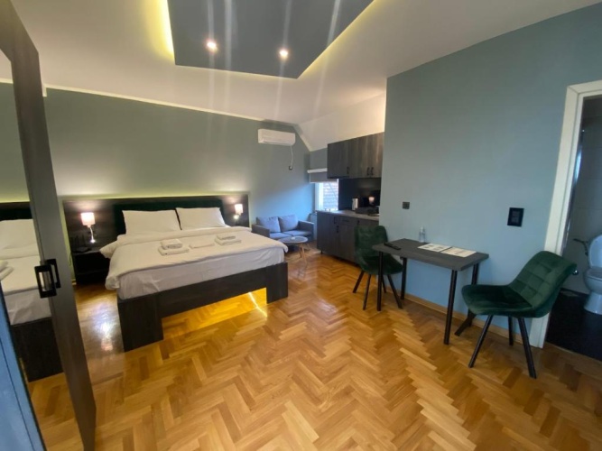 Deluxe Studio