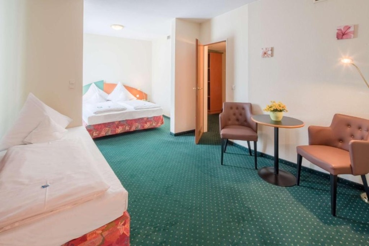 Standard Triple room