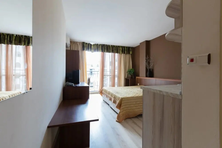 Studio with Balcony and Pool View