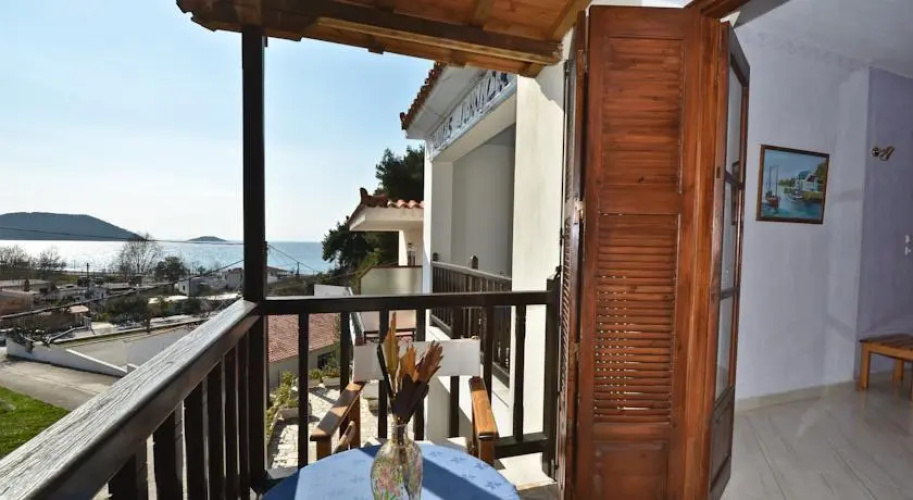 Aris Junior Studio & Apartments