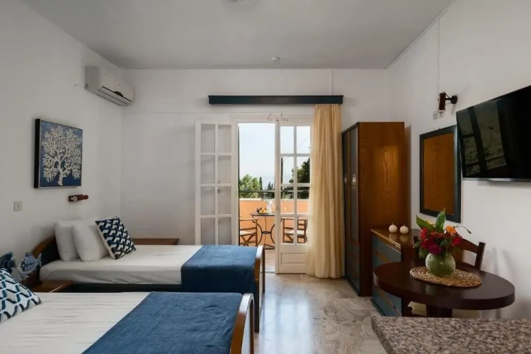 Studio with balcony and with sea view