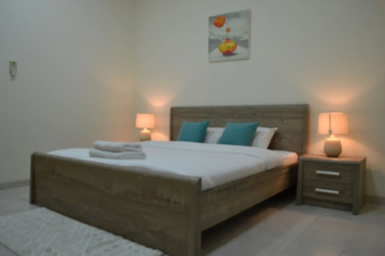 PNE - Furnished spacious bright 1BR