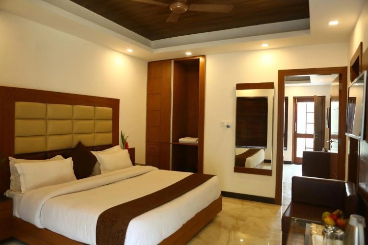 OYO Rooms Mussoorie Library