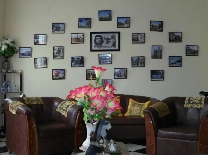 Adrianos Hostal