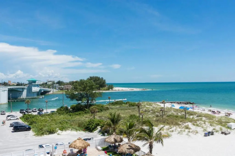 #411 Beach Place Condos