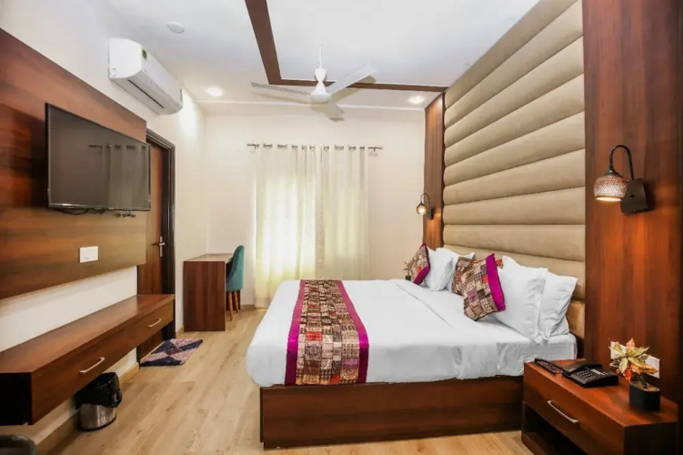 Goroomgo Karan Residency Amritsar