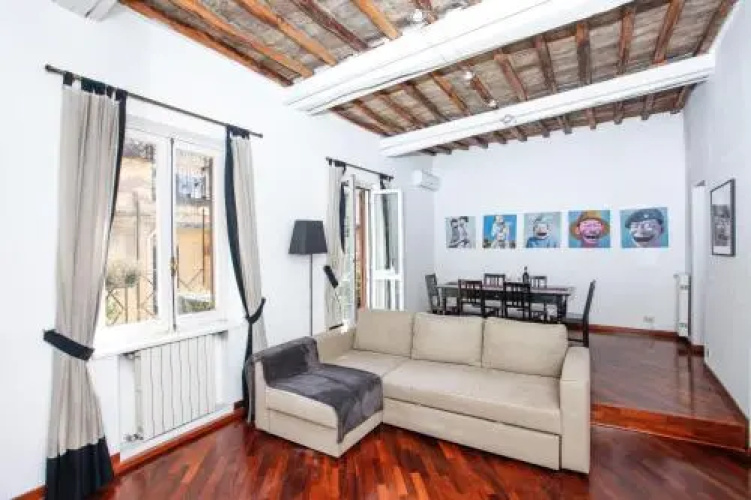 Pantheon Square Family Apartment