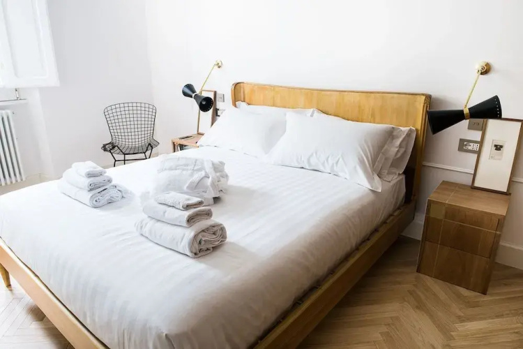 Temple Street Fabulous Apartment