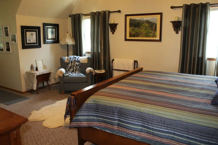 Prow'd House Bed & Breakfast