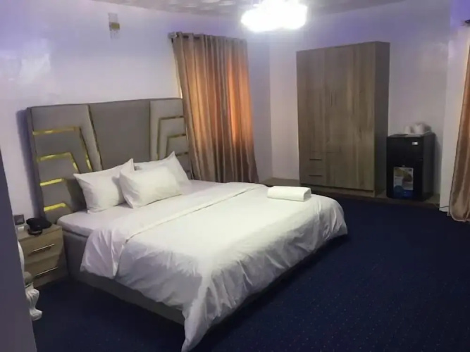 Dee Rocket Hotel