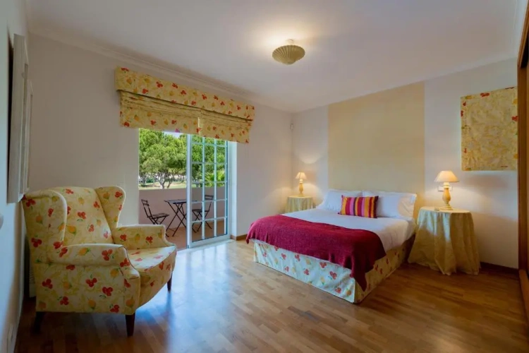 4 Bedrooms Villa