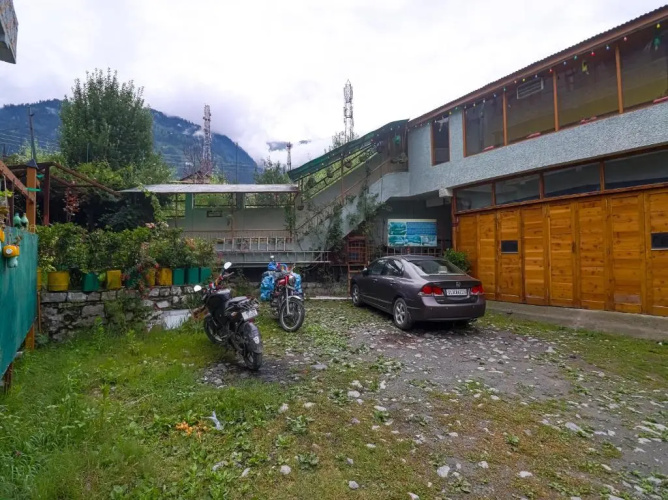 The Byke Neelkanth Manali