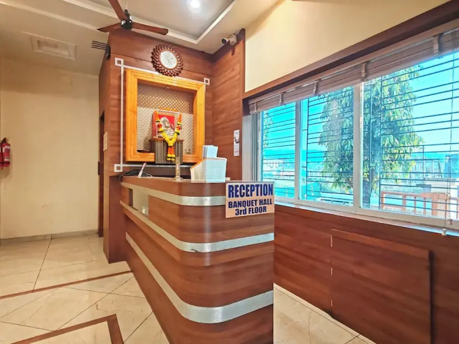 Hotel Meera Regency