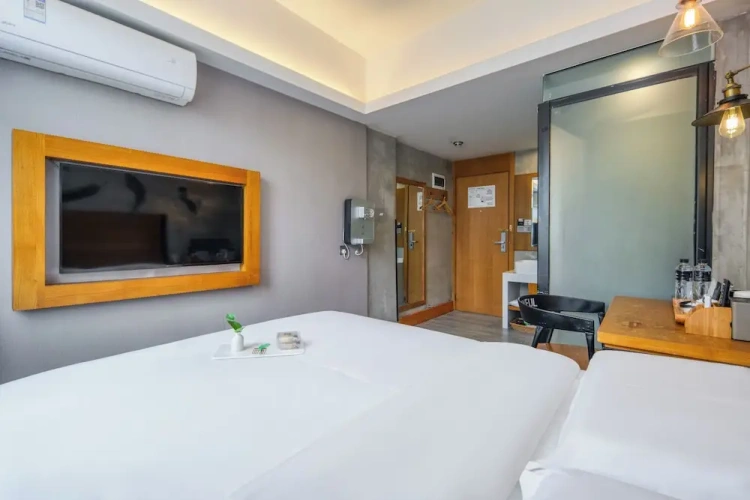 Classic Double room with city view